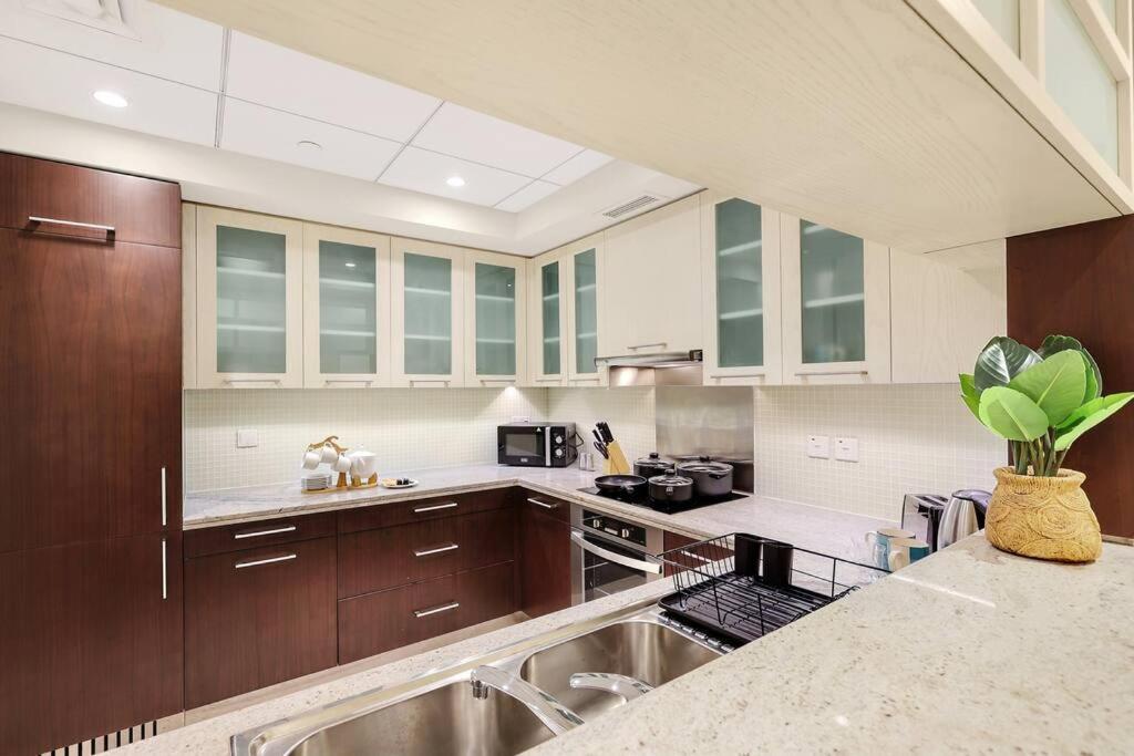 Appartement Chic In Gym, Pool, And Free Parking