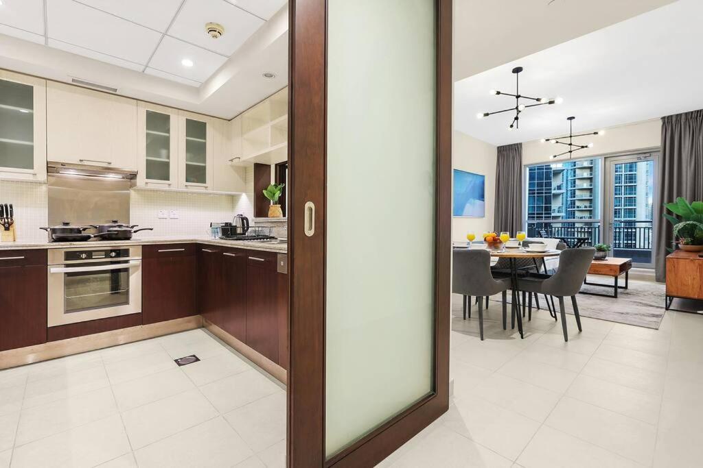 Chic In Gym, Pool, And Free Parking Appartement Dubaï