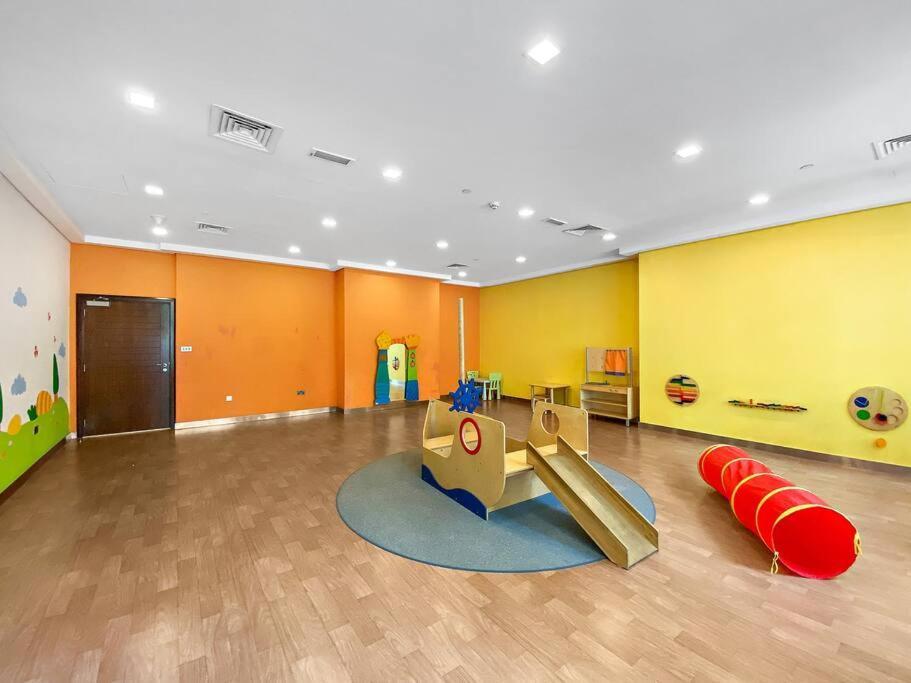 Chic In Gym, Pool, And Free Parking