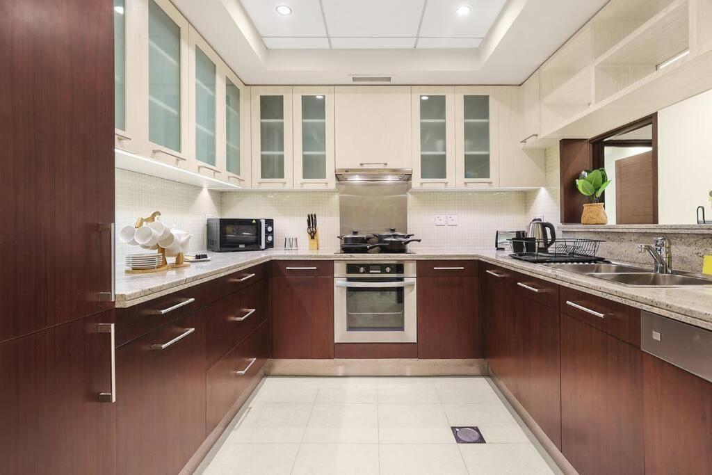 Chic In Gym, Pool, And Free Parking Appartement Dubaï